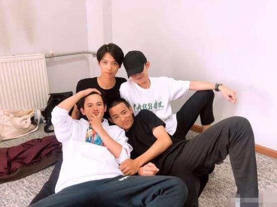 胡先煦宿舍爆料视频,爆料视频曝光明星宿舍生活细节  第2张